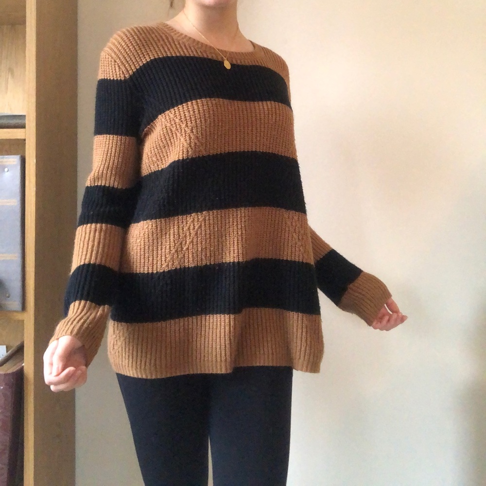 Woman’s forever 21 sweater